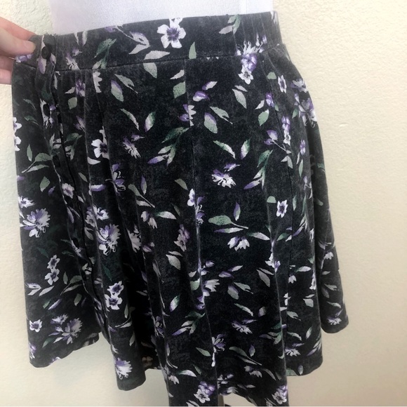 SOLD American Eagle Black Floral Circle Skater Skirt - Picture 6 of 9